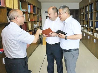 現(xiàn)場交辦解難題 區(qū)長黃國鈞走進(jìn)企業(yè)開展“三服務(wù)”活動